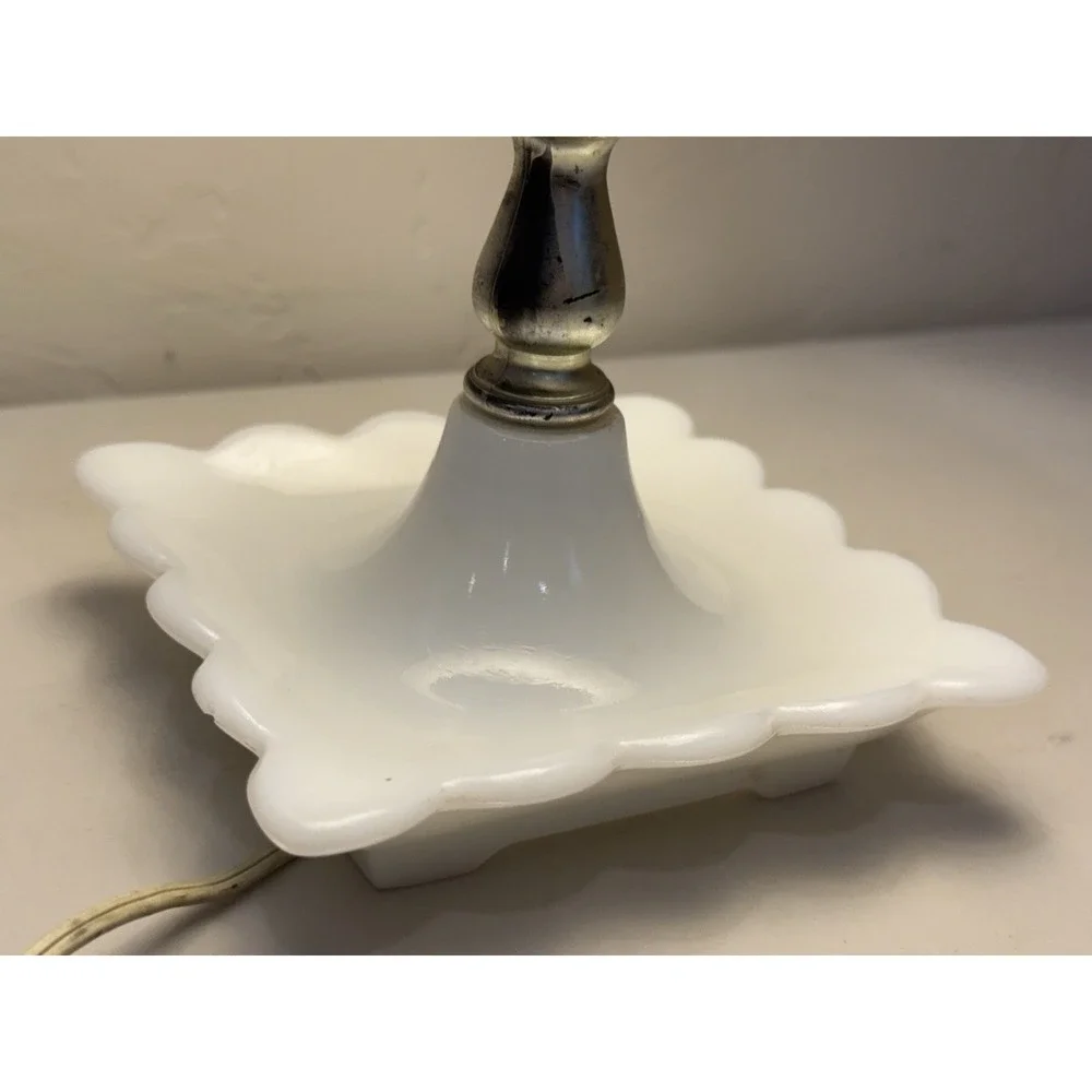 Vintage Milk Glass Leviton Table Accent Table Lamp 15